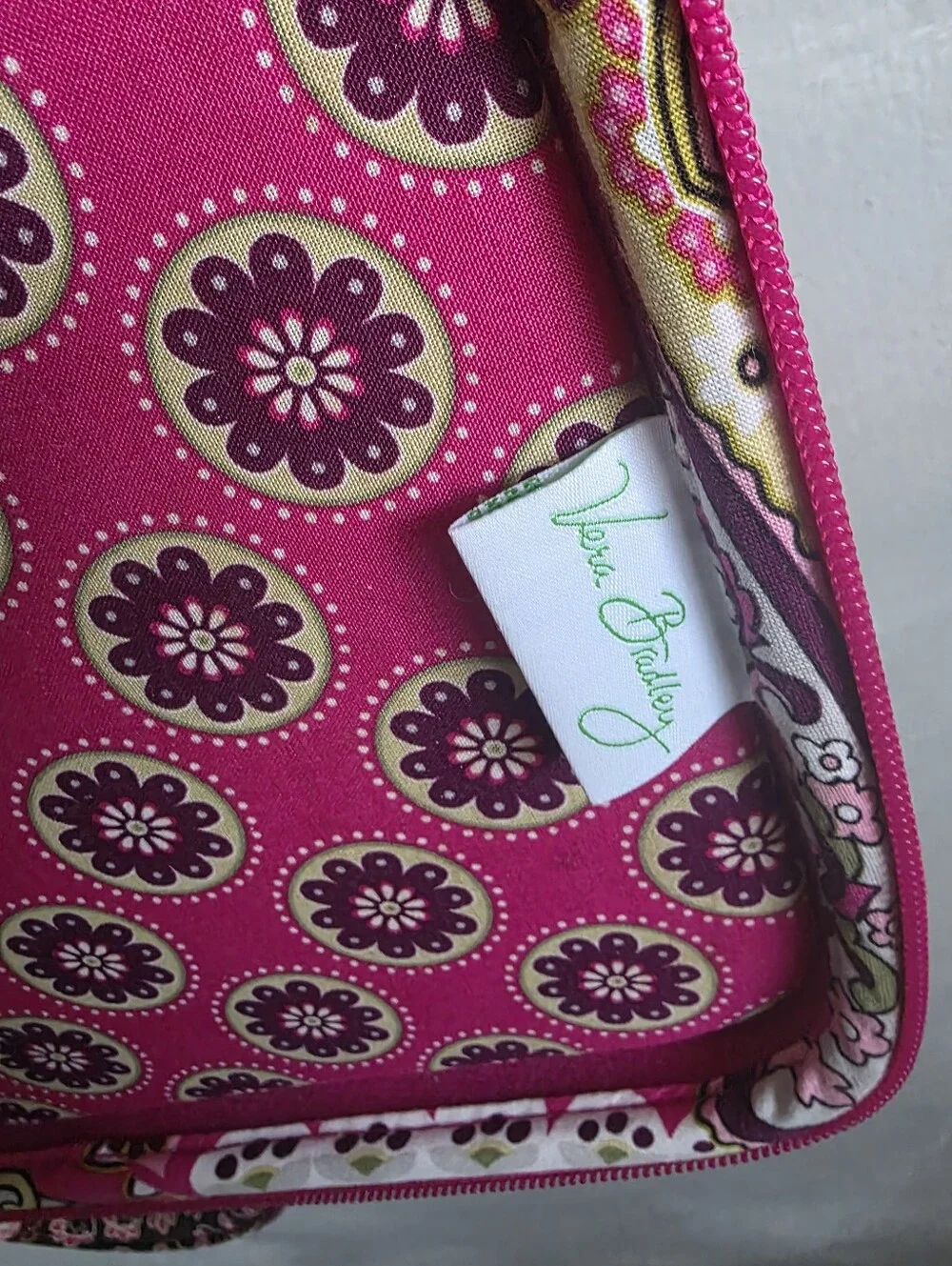 Very Berry Paisley Vera Bradley Quilted Cotton Hard Shell Laptop Messenger Bag